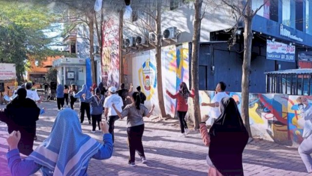 Pemerintah Kecamatan Tamalanrea Gelar Senam Jumat Bugar untuk Tingkatkan Kebugaran ASN dan Laskar Pelangi