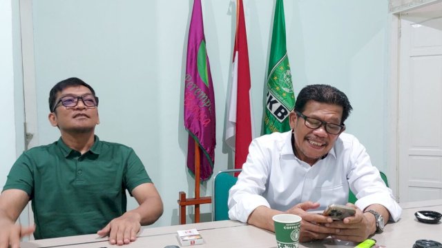 Ketua DPC PKB Makassar, Fauzi Andi Wawo bersama Ketua DPW PKB Sulsel, Azhar Arsyad. 
