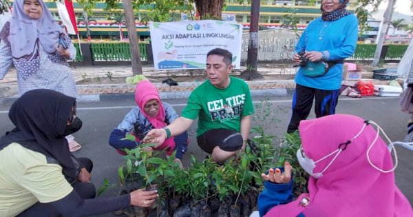 Anggota DPR RI Deng Ical Bagikan Bibit Pohon Gratis di CFD