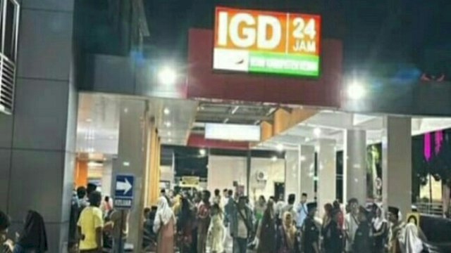 Ratusan warga dilarikan ke rumah sakit diduga keracunan saat acara Krecek Bersholawat (Instagram: @undercover.id)