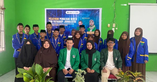 Dosen UMI Latih Siswa OSIM MTS dan MA An Nashar Tulis Berita dan Fotografi Jurnalistik