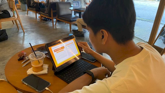 Rudi Salam saart melakukan jumpa pers via zoom meeting. (Foto: Gita/HN)