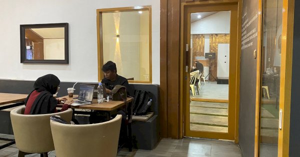 Nugas di Cafe Lancar Berkat Jaringan Tri yang Anti Lemot