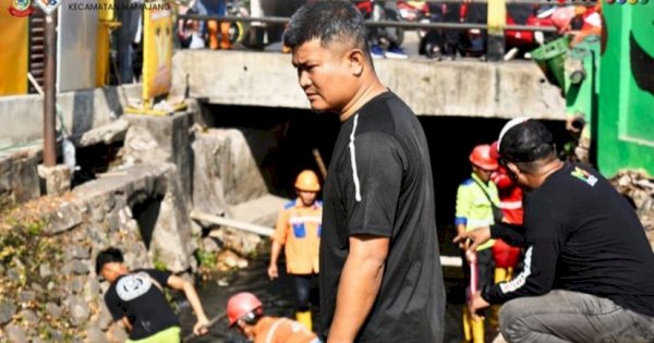 Camat Mamajang Pimpin Kerja Bakti Gabungan di Kanal Asrama Dwipayana, Persiapan Adipura dan Pilkada