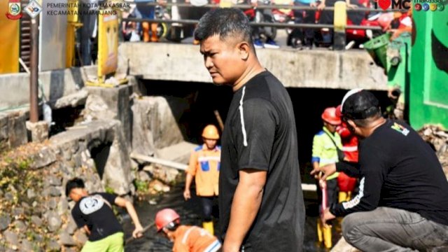 Camat Mamajang Pimpin Kerja Bakti Gabungan di Kanal Asrama Dwipayana, Persiapan Adipura dan Pilkada