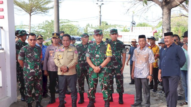 Pj Bupati Jeneponto Dampingi Brigjen TNI Hery Dwi Subagyo Kunjungi Desa Tuju untuk Penanggulangan Stunting