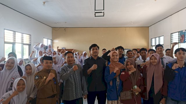 KKP FISIP Unismuh Makassar dan Bawaslu Gelar Sosialisasi Pemilih Pemula di SMA Negeri 9 Gowa