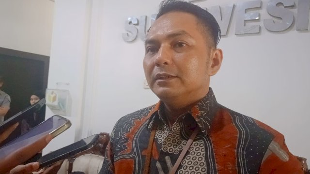 Setelah Viral Pamer Kartu Nama Paslon, Yasmin Mengaku Tak Kenal Orang-orang di Foto