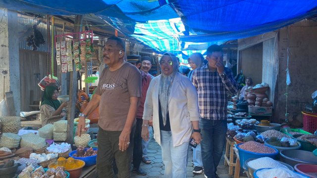 Setelah Blusukan di Pasar Sentral Sinjai &#8216;Santun&#8217; Letakkan Batu Pertama Pembangunan Mushalla di Lappa