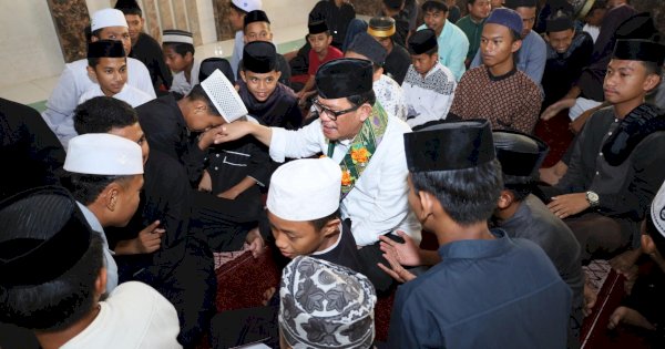 Silaturahmi ke Pondok Pesantren, Azhar Arsyad Beri Motivasi ke Ratusan Santri