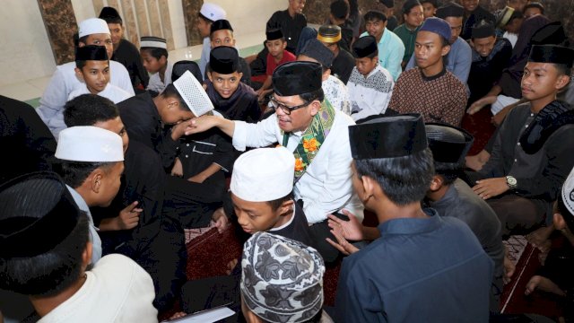 Silaturahmi ke Pondok Pesantren, Azhar Arsyad Beri Motivasi ke Ratusan Santri