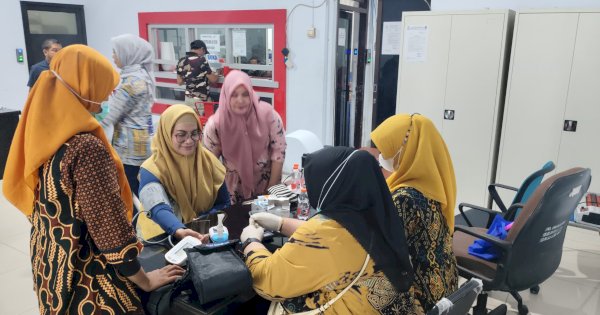 Cegah Penyakit Menular, Perumda Parkir Makassar Lakukan Cek Kesehatan