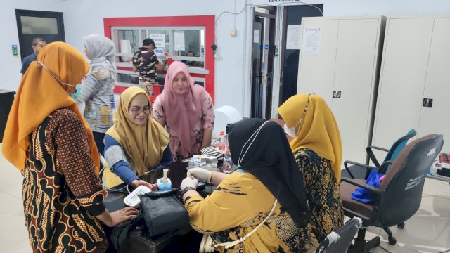 Cegah Penyakit Menular, Perumda Parkir Makassar Lakukan Cek Kesehatan