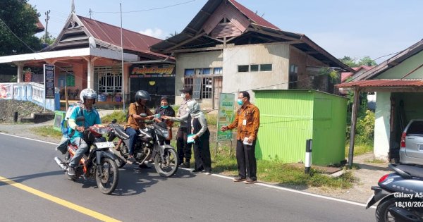 Dalam Rangka Hari Jadi Sulsel ke-355 Dinkes Sinjai Bagi Ribuan Masker