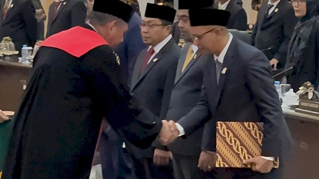 Tok! Supratman Resmi Dilantik sebagai Ketua DPRD Makassar 2024-2029