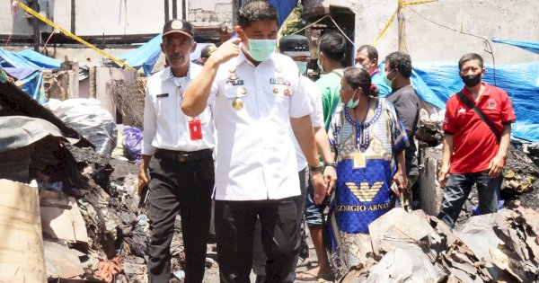 Pjs Wali Kota Makassar Tinjau Langsung Lokasi Kebakaran di Jl Laiya, Pastikan Bantuan Tersalurkan Tepat Sasaran