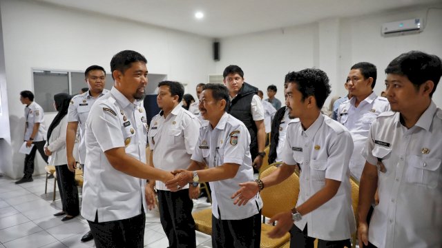 Pjs Wali Kota Makassar, Andi Arwin Azis saat kunjungan kerja dan silaturahmi dengan jajaran Kecamatan Tamalanrea, Rabu (30/10/2024).