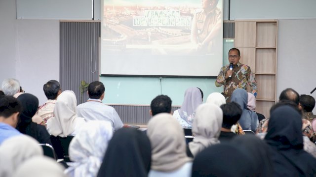Wali Kota Makassar, Moh Ramdhan Pomanto, berkesempatan menjadi pembicara dalam Kuliah Perdana Mahasiswa Magister Arsitektur Sekolah Arsitektur Perencanaan dan Pengembangan Kebijakan (SAPPK) Institut Teknologi Bandung (ITB), Jumat (20/9/2024).