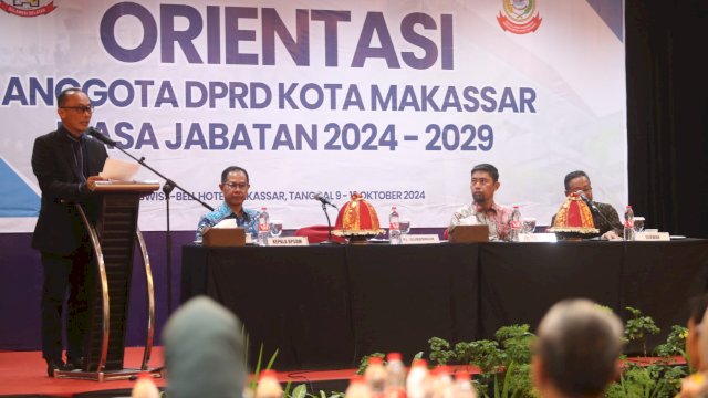 Pjs Wali Kota Makassar, Andi Arwin Azis, hadir mendampingi Pj Gubernur Sulsel, Prof Zudan Arif Fakrulloh, dalam penutupan orientasi anggota DPRD Kota Makassar masa jabatan 2024-2029 di Swiss-Belhotel, Sabtu (12/10/2024).