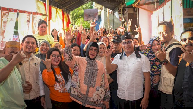 Calon Wali Kota Makassar Indira Yusuf Ismail menyapa warga di kelurahan Maccini Gusung. Foto: dok