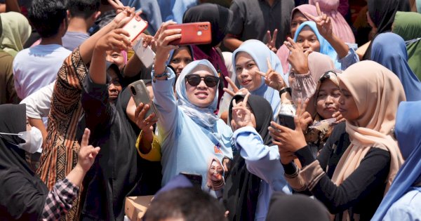 Sambangi Desa Sengka, Ribuan Warga Antusias Sambut Paslon Hati Damai