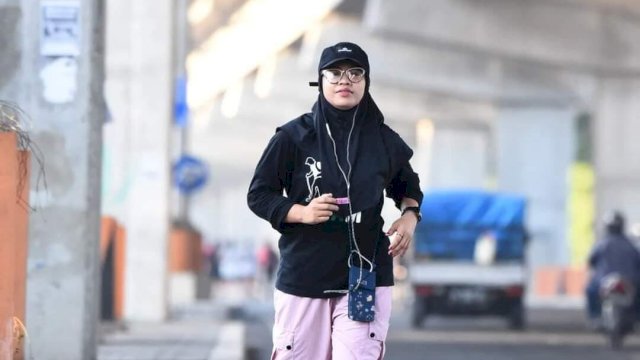 Fakra Rauf saat joging di Jalan AP Pettarani Makassar. (Foto: dok)