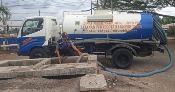 Wujudkan Lingkungan Kebersihan, Dinas PU Makassar Sedot Lumpur dan Tinja di Tarakan