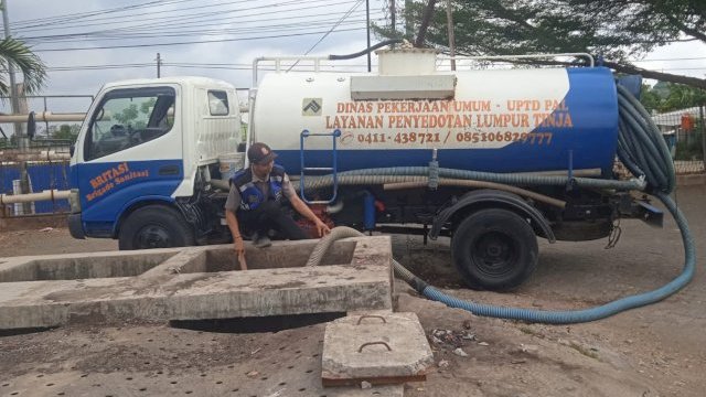 Wujudkan Lingkungan Kebersihan, Dinas PU Makassar Sedot Lumpur dan Tinja di Tarakan