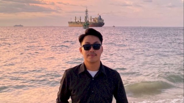 Zulfadly saat berswafoto di Pulau Gusung Makassar. (Foto: Dok)