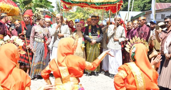 Pj Bupati Sinjai Ajak Masyarakat Jaga Kelestarian Kearifan Lokal