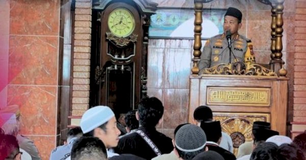 Kapolrestabes Makassar Safari Jumat di Masjid Nurul Islam Buntusu, Didampingi Camat, Kapolsek, dan Danramil Tamalanrea