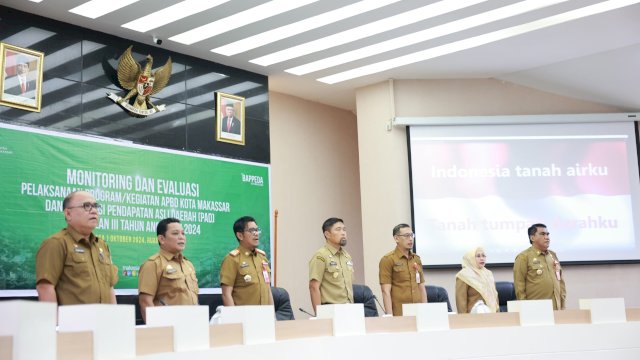 Pjs Wali Kota Makassar, Andi Arwin Azis, hadir dalam Rapat Monitoring dan Evaluasi Pelaksanaan Program Kegiatan APBD Makassar di Kantor Balaikota, Selasa (01/10/2024).