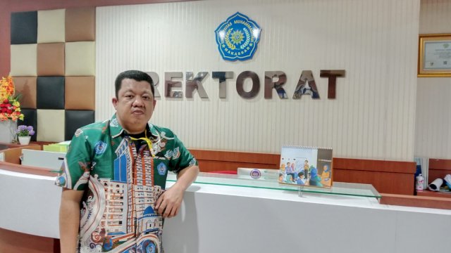 Jaringan Indosat, Kunci Produktivitas Bukhairul dalam Tugas Kehumasan di Unismuh Makassar