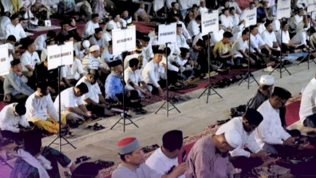 Pemerintah Kota Makassar Gelar Shalat Subuh Berjamaah dan Pelantikan UPZ BUMD di Anjungan City of Makassar