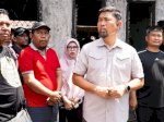 Pjs Walikota Makassar Tinjau Lokasi Kebakaran di Jalan Badak, Serahkan Bantuan untuk Korban