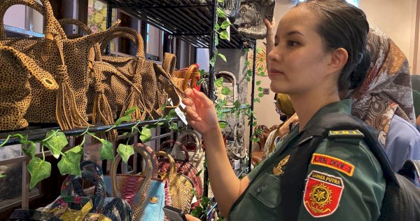 Butik Arneta di Makassar Tawarkan Ragam Busana Syar’i dan Tas Kulit Berkualitas