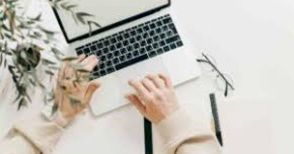 Dukung Aktivitas Akademik, Sri Amalia Pilih IM3 untuk Selesaikan Tugas dengan Cepat