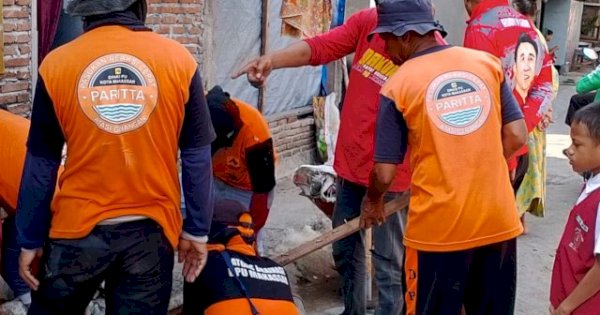 Satgas Tim PARITTA Dinas PU Makassar Bersihkan Sampah Saluran di Andi Tonro