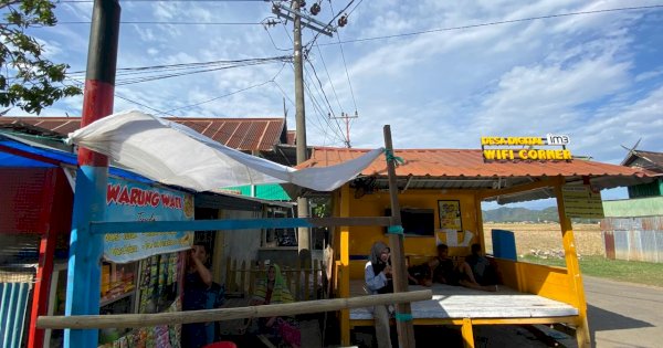 WiFi Corner IM3 Bantu Masyarakat Bulucindea Terhubung ke Era Digital