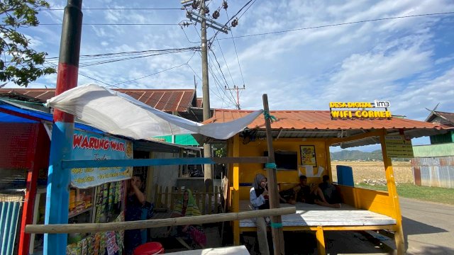 WiFi Corner IM3 Bantu Masyarakat Bulucindea Terhubung ke Era Digital