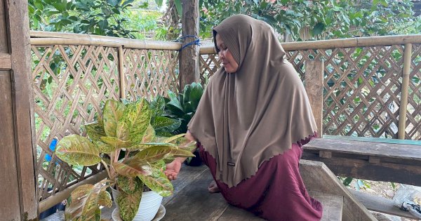 Nyaman Berinternet di Desa Garring, Emak-Emak Puji Koneksi Stabil Indosat