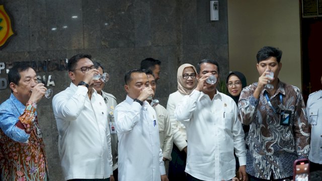 Mentan Amran Sulaiman Berhasil Mediasi Peternak Sapi Perah dan Industri Pengolahan Susu