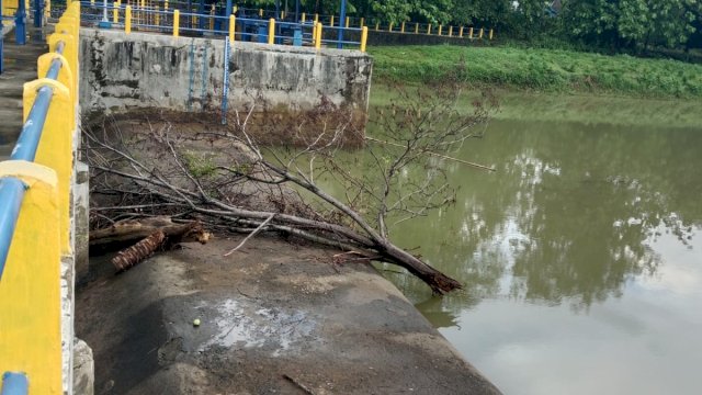 Bendung Leko Pancing di Maros mulai normal, Selasa (12/11). (Dok. PDAM Makassar), 