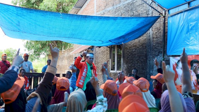 Deng Ical Kampanyekan DIA di Bontonompo Kampung SYL