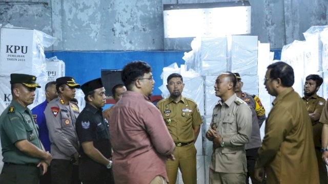 Tinjau Gudang Logistik KPU Makassar, Arwin Azis: Persiapan 100 Persen