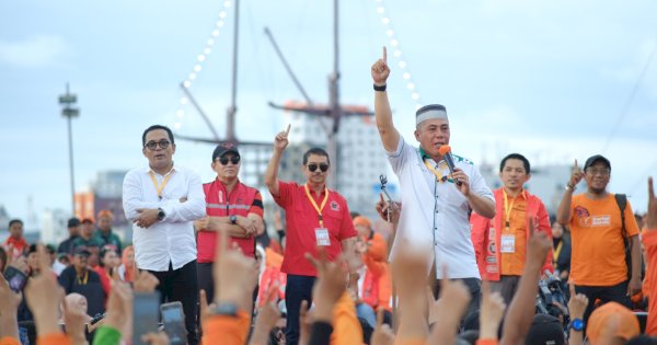 Deng Ical Tampil ‘Garang’ di Kampanye Akbar Danny-Azhar: DIA Jalan Menuju Sejahtera