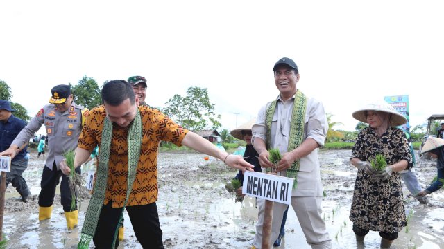 Mentan Amran Sulaiman Jelajahi 3 Provinsi dalam 1 Hari Demi Swasembada Pangan