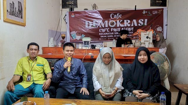 Cafe Demokrasi KPU Sinjai di Warung Kopi Pahlawan, Bikeru, Sinjai Selatan, Senin, (25/11/2024)||Ist 