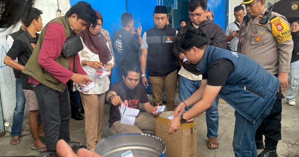 KPU Makassar Musnahkan 2.150 Surat Suara Pilkada yang Rusak dan Lebih