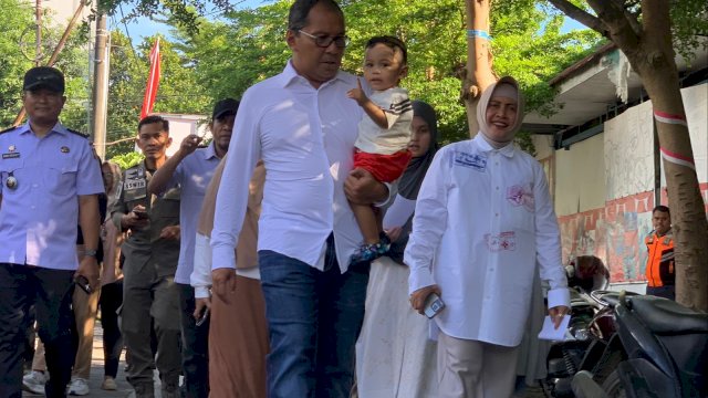 Beda Andi Sudirman, Cagub Danny Nyoblos di Makassar Bareng Cucu
